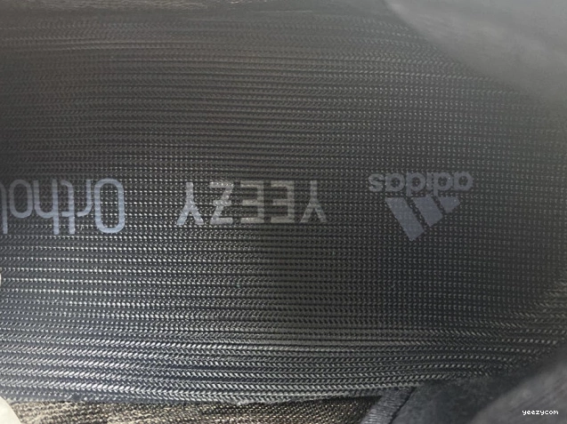 GY0189 ADIDAS V3 700 YEEZY 0809